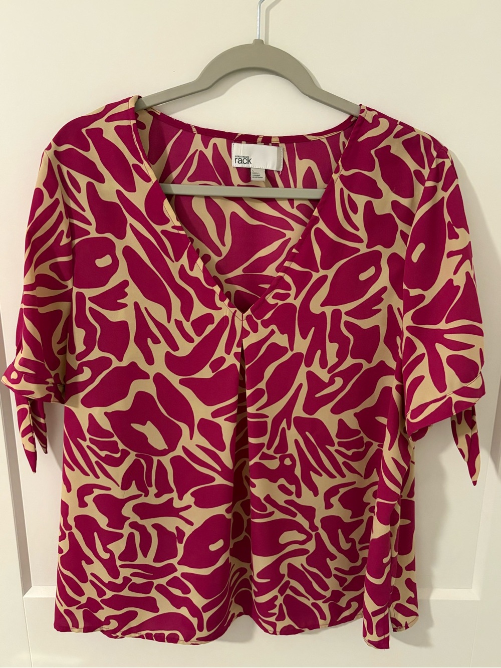 Nordstrom Rack Fuchsia and Cream Abstract V-Neck Short Sleeve Top